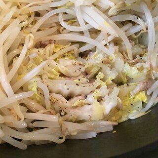 白菜と豚バラのストウブ重ね蒸し〜もやしでカサ増し